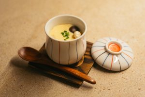 Lee más sobre el artículo ¿Qué es un menú omakase? Descubre esta experiencia gastronómica japonesa en el Solsonès