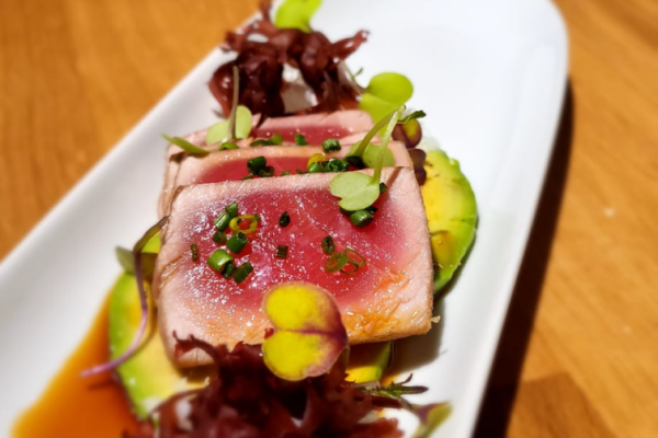 Tataki de tonyina bluefin amb salsa Ponzu 1